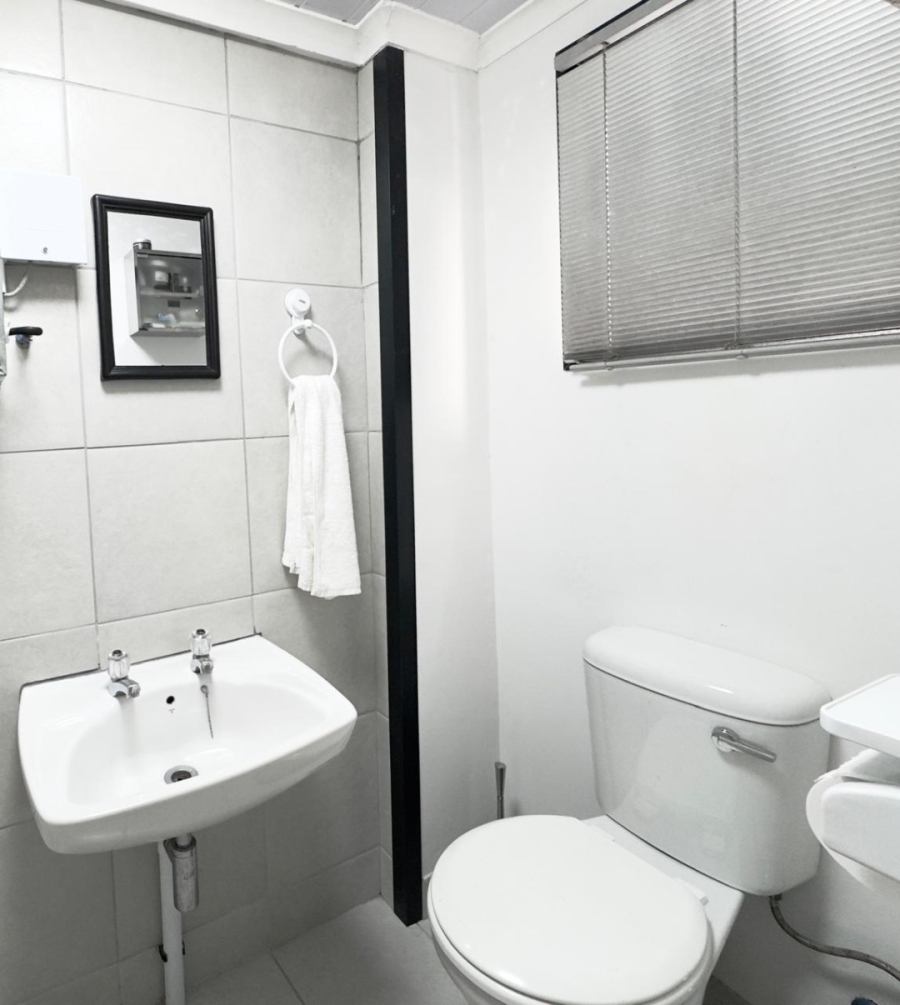  Bedroom Property for Sale in Lentegeur Western Cape